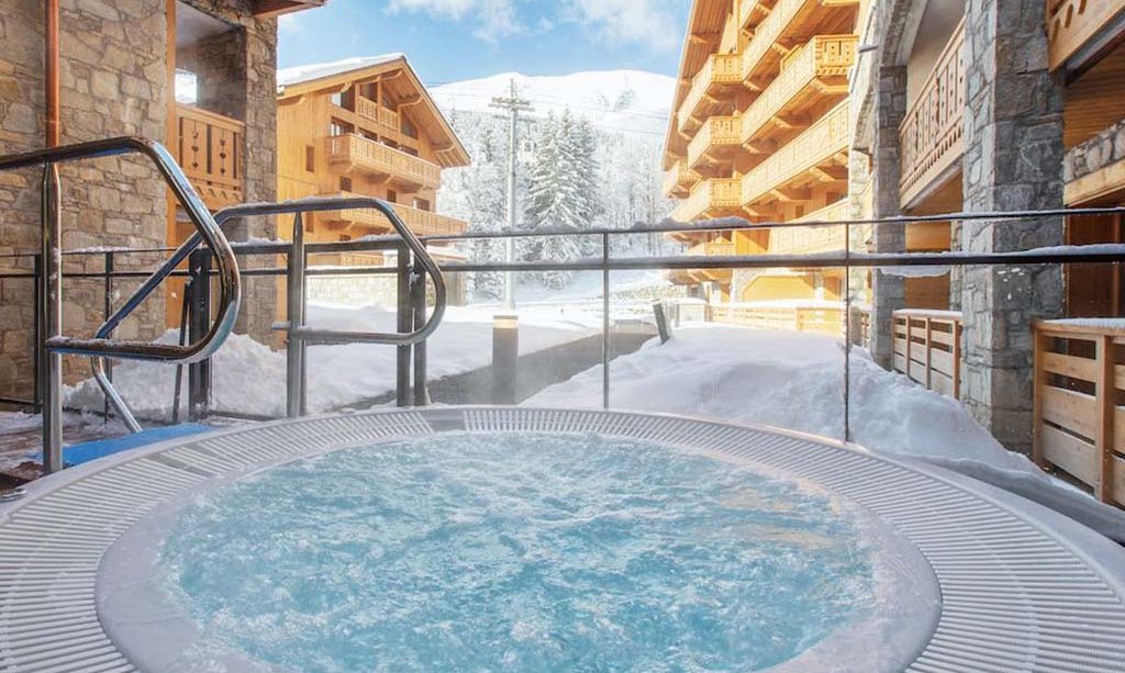 The Outdoor Jacuzzi at Residence L'Hevana Meribel The Outdoor Jacuzzi at Residence L'Hevana Meribel