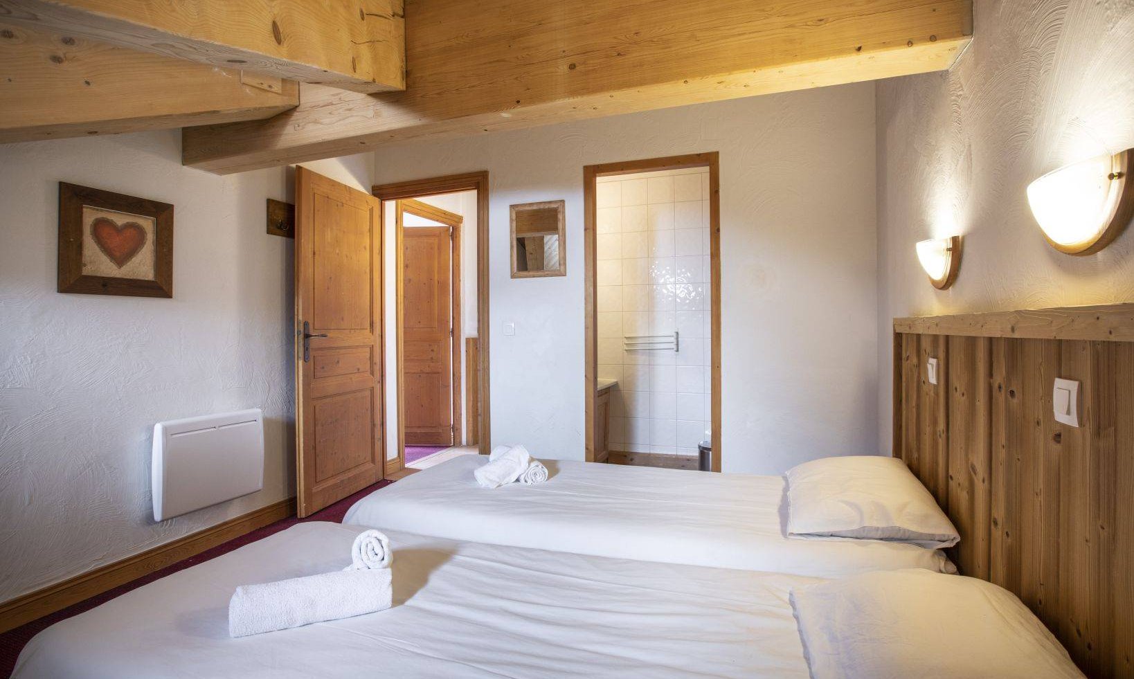 Twin bedroom in Chalet des Neiges Plein Sud Val Thorens Twin bedroom in Chalet des Neiges Plein Sud Val Thorens