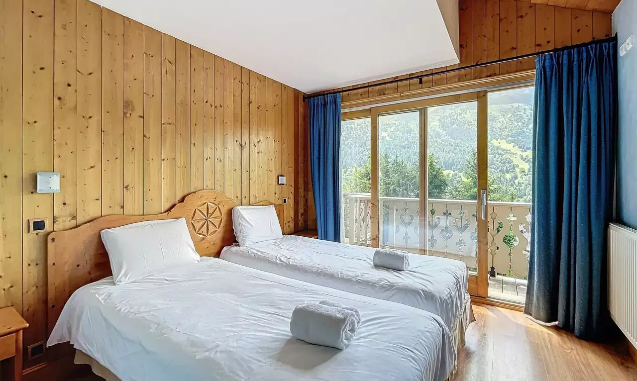 One of the Twin Bedrooms in Chalet Serpolet Meribel