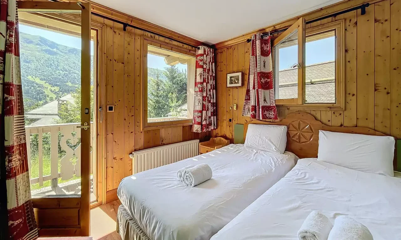 A Twin Bedroom in Chalet Serpolet Meribel