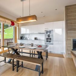 The Dining and Kitchen area in Apartment Aspen Lodge 11 Meribel