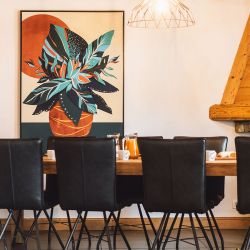 The dining area in Chalet Jakub Val Thorens