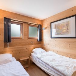 One of the twin bedrooms in Chalet Arbe Meribel Village