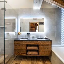 A Bathroom in Residence Falcon Lodge Meribel