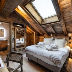 A Bedroom and ensuite Bathroom Residence Falcon Lodge Meribel