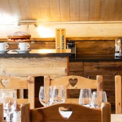 The dining area in Chalet Le Cedre Blanc Meribel