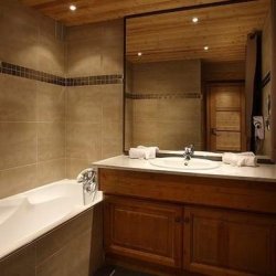 A Bathroom in the Chalet des Neiges Hermine apartments in Val Thorens