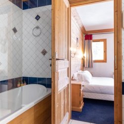 One of the ensuite bathrooms in Chalet L'Oxalys in Meribel