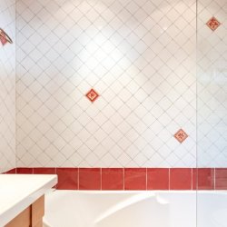 A bathroom in Chalet L'Oxalys in Meribel