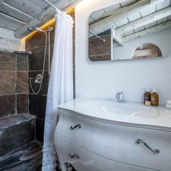 A beautiful bathroom in Catered Chalet Cheval Blanc Meribel Le Raffort