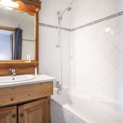 A Bathroom in the Chalet des Neiges Hermine apartments in Val Thorens