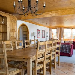 The dining and lliving area in Apartment Grand in Meribel Centre
