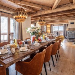 The dining area in Catered Chalet Cheval Blanc Meribel Le Raffort