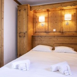 A Double bedroom in Chalet des Neiges Hermine Val Thorens