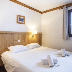 A Double bedroom in the Chalet des Neiges Hermine apartments in Val Thorens