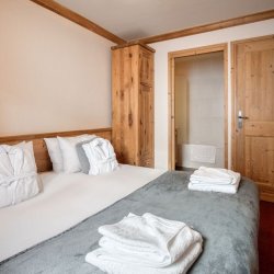 A Double bedroom in Catered Chalet Sabot Val in Thorens