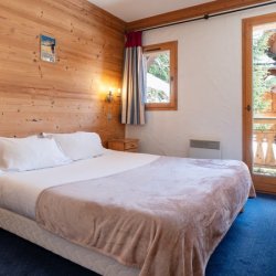 The Double bedroom in Chalet L'Oxalys Meribel