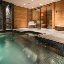 The large sunken Jacuzzi in Chalet Le Grenier Meribel Centre