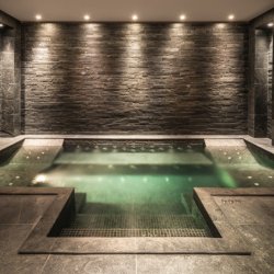 The wonderful sunken Jacuzzi Chalet Le Grenier Meribel Centre