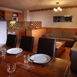 The comfortable living and dining area Chalet des Neiges Plein Sud Val Thorens