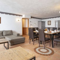 The Living and Dining area Chalet des Neiges Plein Sud Val Thorens