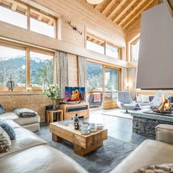 The spacious and comfortable Living area in Chalet Bellacima Lodge Meribel