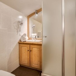 A Shower room in Chalet Sabot Penthouse Val Thorens