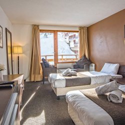 A Twin Room with balcony in Hotel Le Montana in La Tania