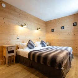 A Twin bedroom in Chalet Chloe Val Thorens