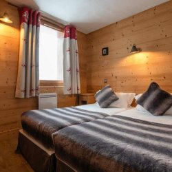 One of the comfortable Twin bedrooms in Chalet Chloe Val Thorens