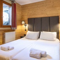 A Twin bedroom in Residence Les Balcons de Val Thorens