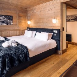 A Twin/double bedroom in Chalet Mariefleur in Meribel