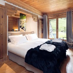 A bedroom in Chalet Mariefleur in Meribel