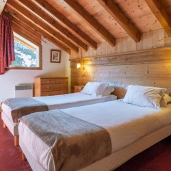 One of the Twin bedrooms in Chalet L'Oxalys Meribel