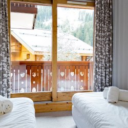 One of the twin bedrooms in Apartment Grand Meribel Centre