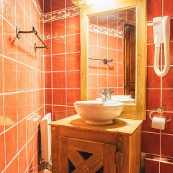 A bathroom in Chalet Libra Val Thorens