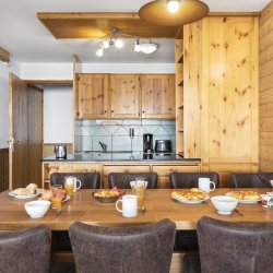 A Dining and Kitchen area in apartments at Les Balcons de Val Thorens