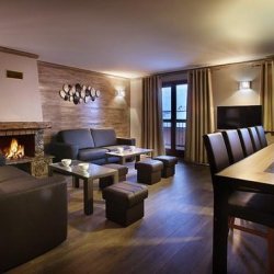 The Dining and living area in a Chalet des Neiges Hermine 12 person apartment in Val Thorens