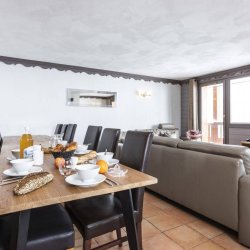 The Living and dining area in one of the large apartments of Chalet des Neiges Plein Sud Val Thorens