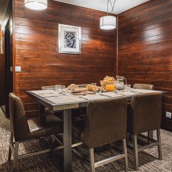 The dining area in Chalet Libra Val Thorens