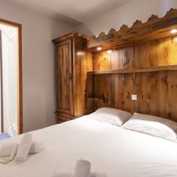 A Double bedroom with bathroom Chalet des Neiges Plein Sud Val Thorens