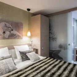 A Double bedroom in Apartment Residence L'Hevana Meribel