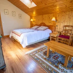 The spacious Double bedroom in Chalet Serpolet Meribel Centre