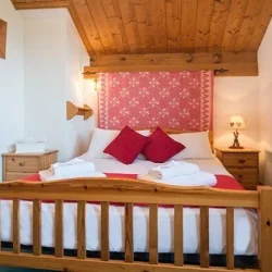 A Double bedroom in Chalet Bruyere Meribel Le Raffort