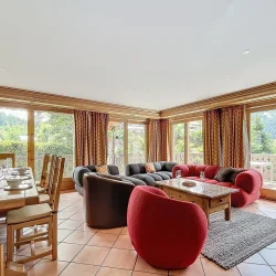 The spacious Living and dining area in Chalet Serpolet Meribel Centre