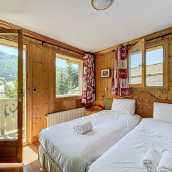 A Twin Bedroom in Chalet Serpolet Meribel