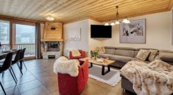 The Living and dining area in Catered Chalet Petit Sabot Val Thorens The Living and dining area in Catered Chalet Petit Sabot Val Thorens